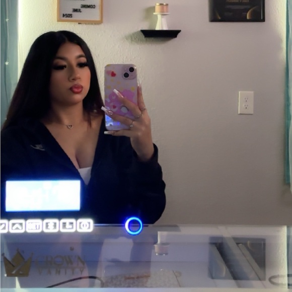 Meet your Posher, Emily - Picture 1 of 1